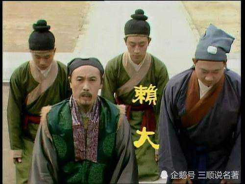 袭人|贾府中的咄咄怪事：两场宴席，让少奶奶李纨，输给了丫头袭人