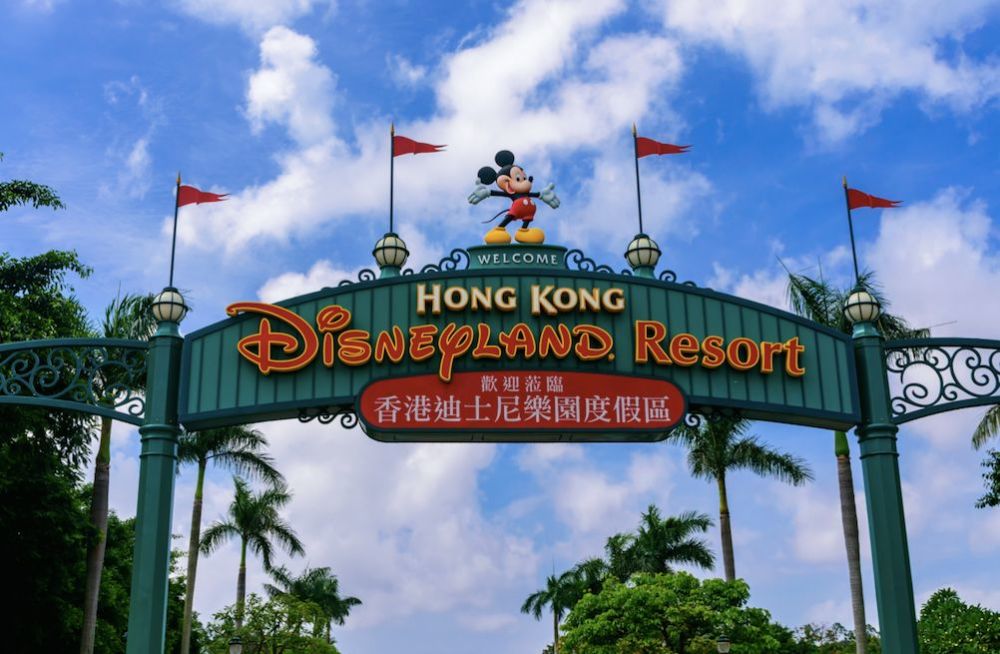 几乎没游客且无人排队,香港迪士尼"就像个鬼城"_腾讯新闻