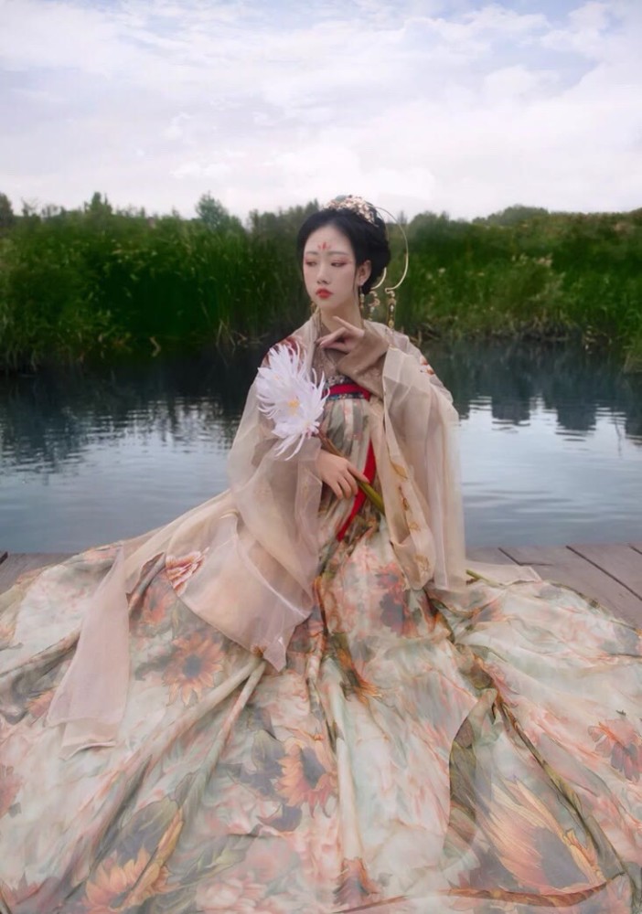 四款"华丽风"汉服,一举一动皆是大气,袍子爱不释手