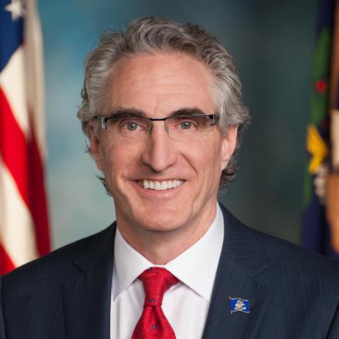 现任北达科他州州长道格·伯古姆伊利诺斯州的州长j·b·普利兹克取用