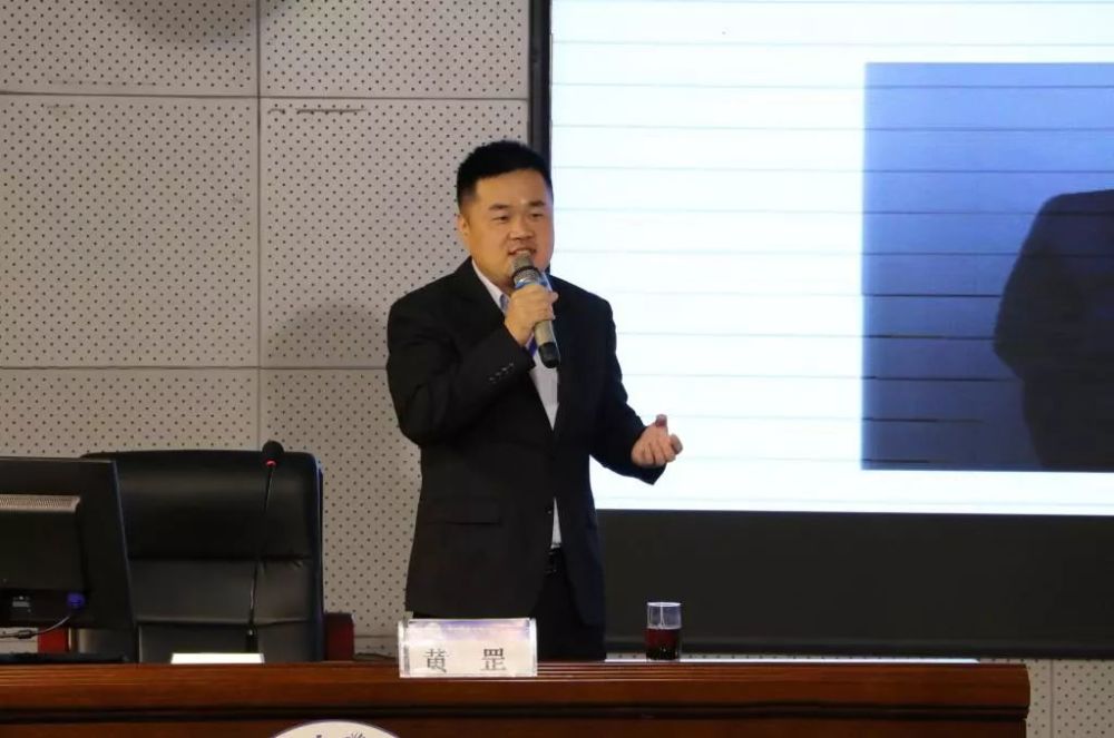 中天汇富黄罡先生受邀出席广西独立学院发展论坛