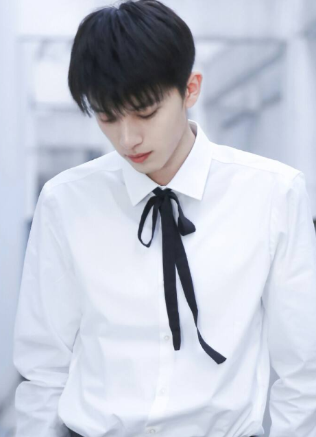 开心果周子秦虽然颜值垫底,但他整个人的容貌气质还是挺不错的,差就差