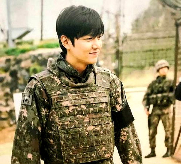 被当兵毁了的男神李敏镐退伍后彻底被推下神坛看清现状我哭了