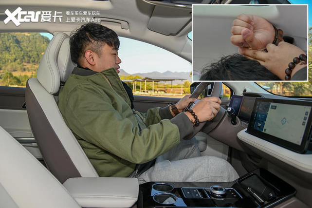 Bildschirm an Kopfstützen für hintere Sitzreihe - Model S Allgemeines - TFF  Forum - Tesla Fahrer & Freunde
