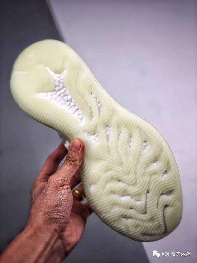 yeezy boost 380酷炫來襲,腳感爆炸開箱實測!