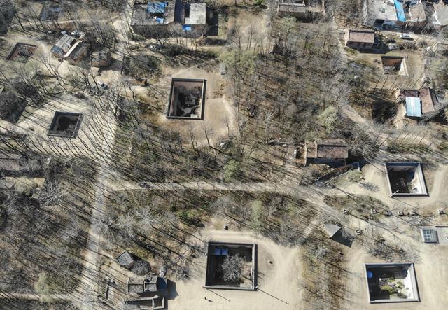 陕西隐逸村落藏在地下4000多千年挖坑把房子建在地下冬暖夏凉