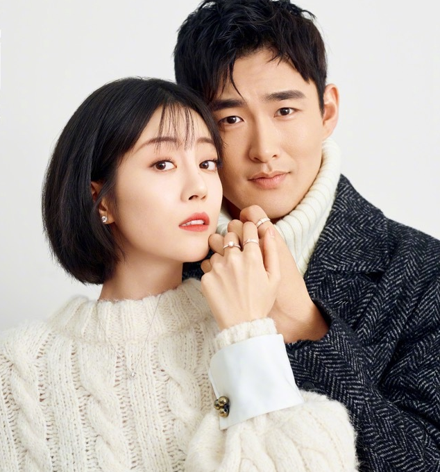 王彦霖李溪芮官宣恋情无名指的戒指格外耀眼风向夫妇锁了