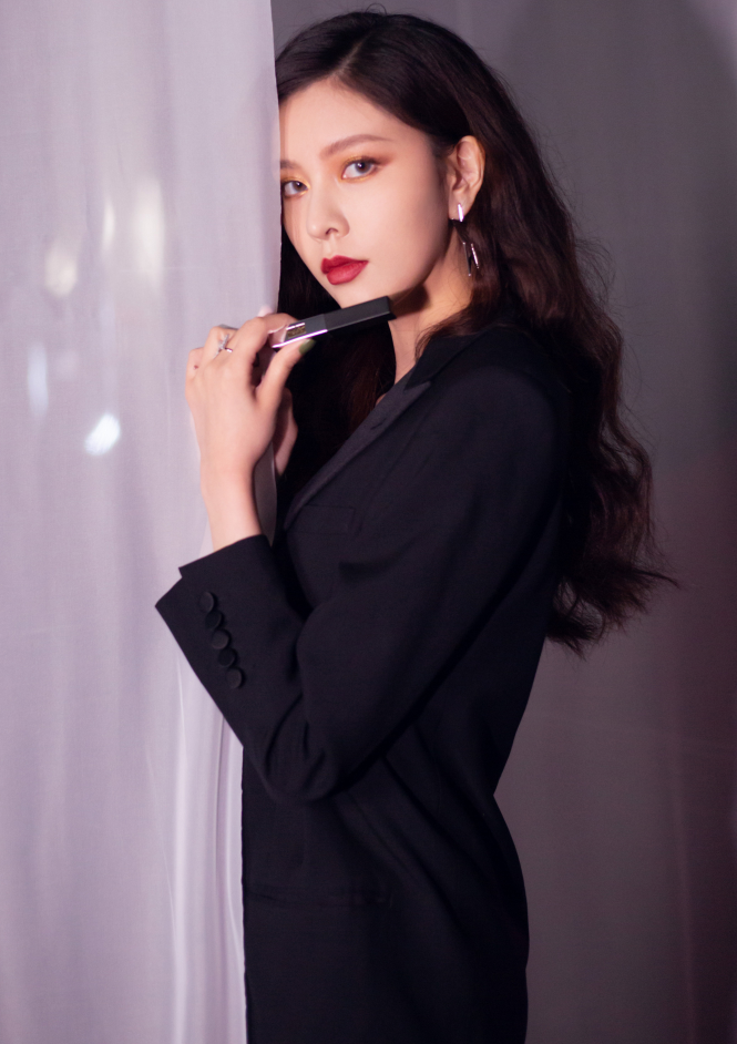 她是张一山的绯闻女友,24岁就穿吊带裙秀身材,男人谁不心动?