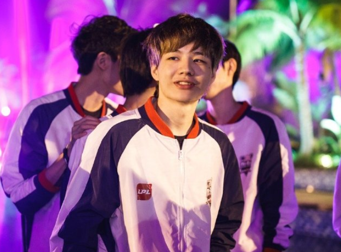 lpl全明星英雄麦克疯曝出,jkl直呼队内有"狗",刘青松:谁啊?