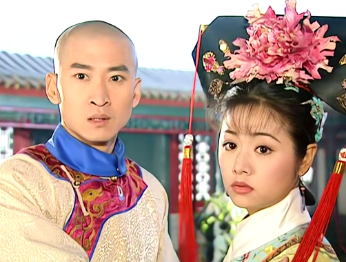 还珠:为啥第一部中,尔康敢将手搭金锁肩上,第二部却不敢了