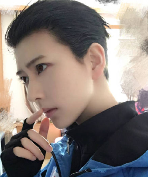 熊祁cos男生为啥那么像看到无修图的她网友还是靠ps的