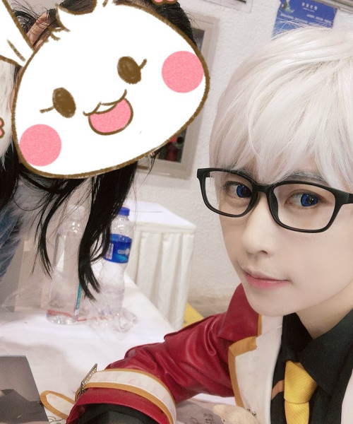 熊祁cos男生为啥那么像看到无修图的她网友还是靠ps的