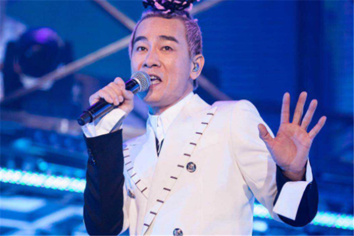 当年陈小春准备退歌坛,周杰伦随手写歌送他,结果火到一塌糊涂