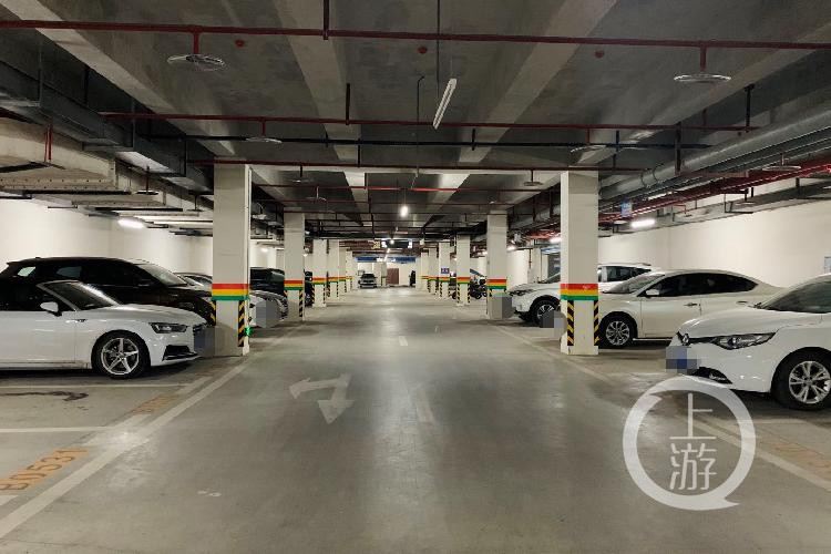 车库收费物业贴出 手作 公示牌小区业主表示无法接受 腾讯新闻