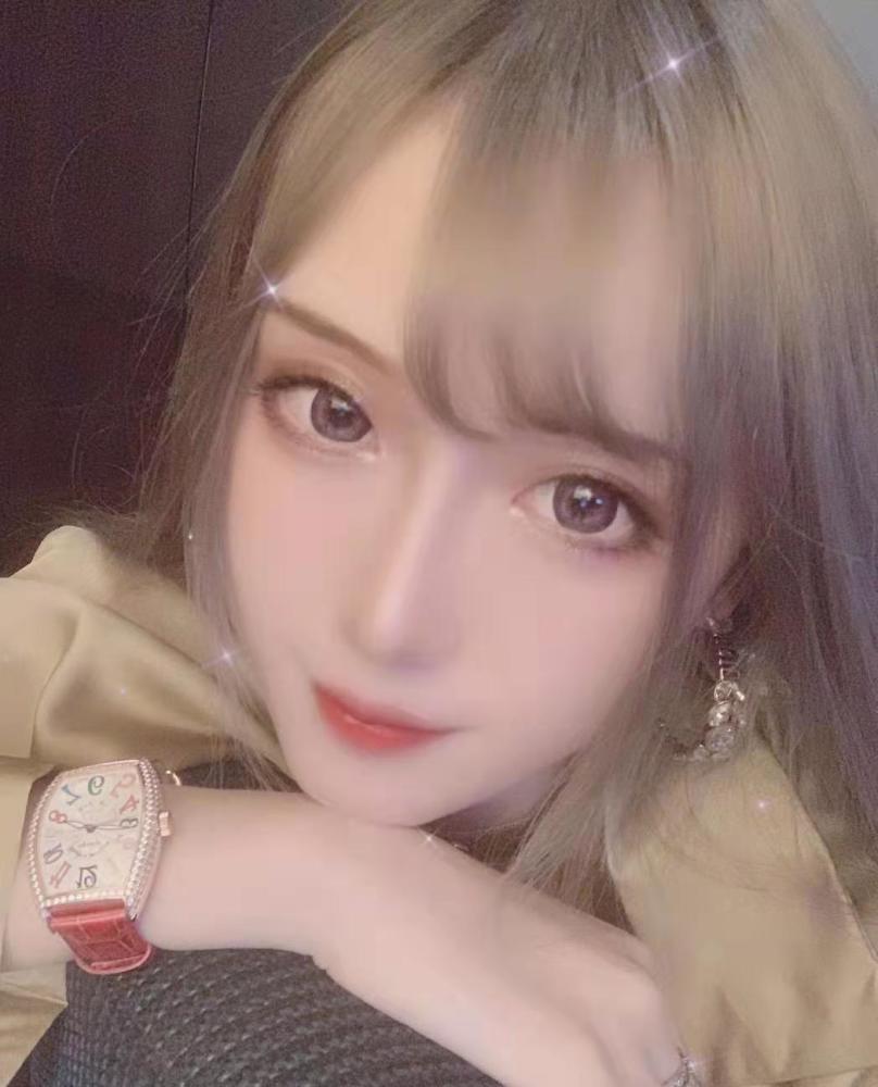 腐团儿身穿v领白衬衫被超管封直播间?网友:谁叫她穿着太大胆!