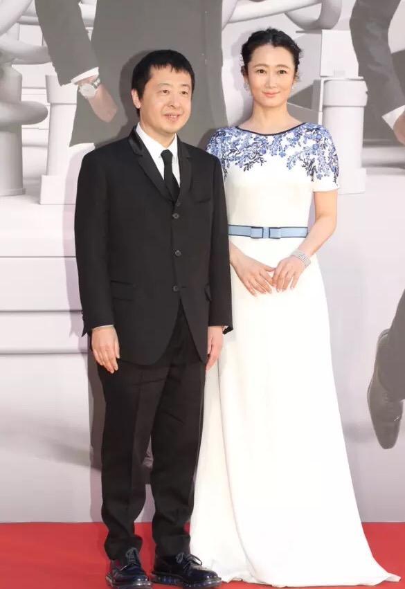 贾樟柯夫妇现身红毯,41岁赵涛不见一丝皱纹,影后气质真优雅!