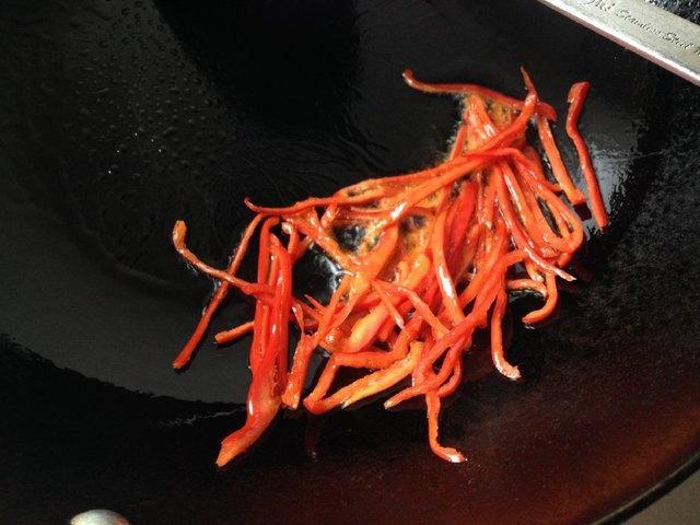 凉拌海带脆爽入味操作要点浇油1步最重要香菜辣椒要放对位置