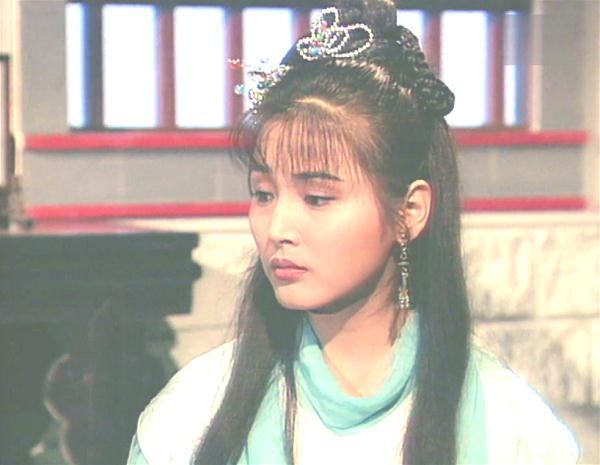 陈佩珊扮演铁珊瑚,她是铁庄主的掌上明珠,从小被呵护着长大,就是因为