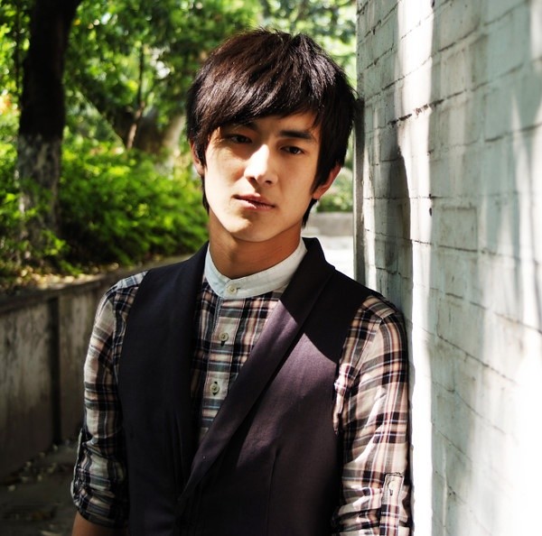 《左耳》男主电影版是欧豪,小说版竟是林更新,他才是真"张漾"