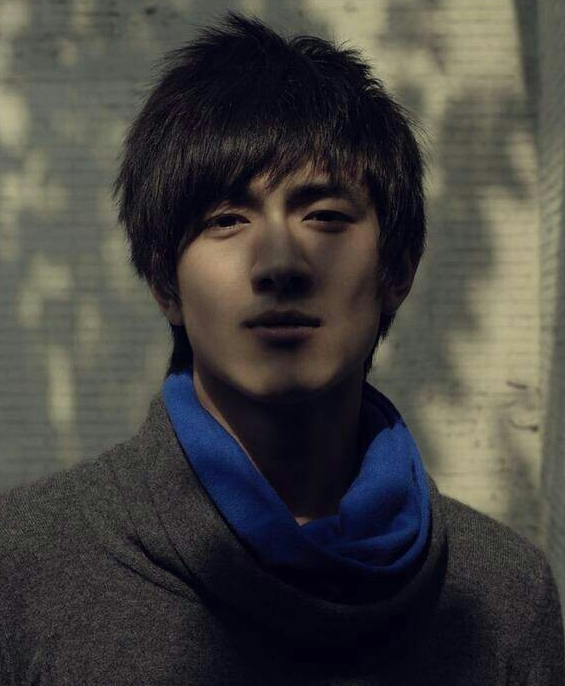 《左耳》男主电影版是欧豪,小说版竟是林更新,他才是真"张漾"