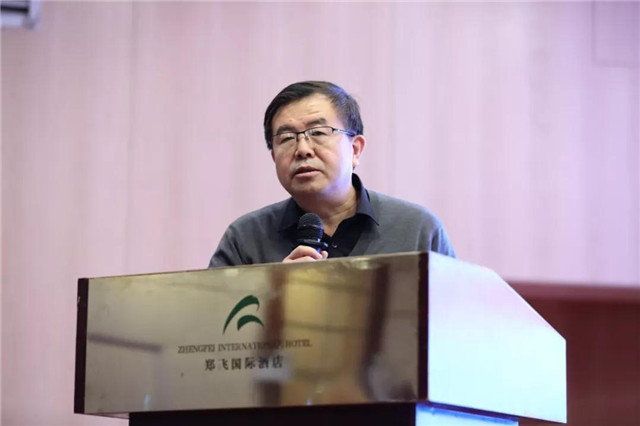 华中农业大学教授,博士生导师吴礼树在会上讲解了土壤酸化,土壤污染及