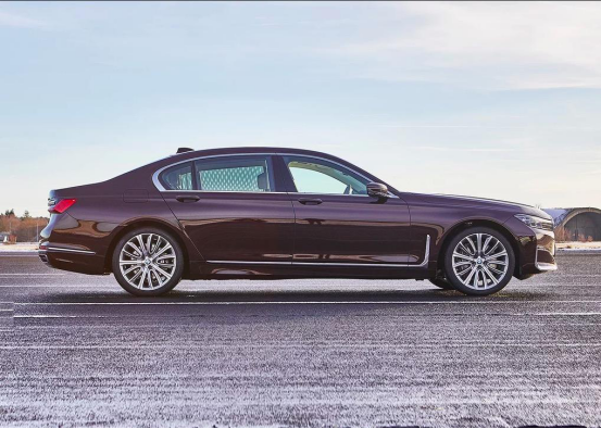 换代后第六代的宝马7系,能称得上"完美"吗?