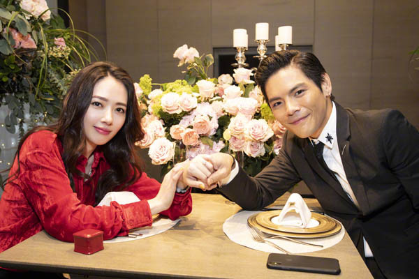 豪门生活表面光鲜郭碧婷与向佐甜蜜斗嘴染红发却还要婆婆同意