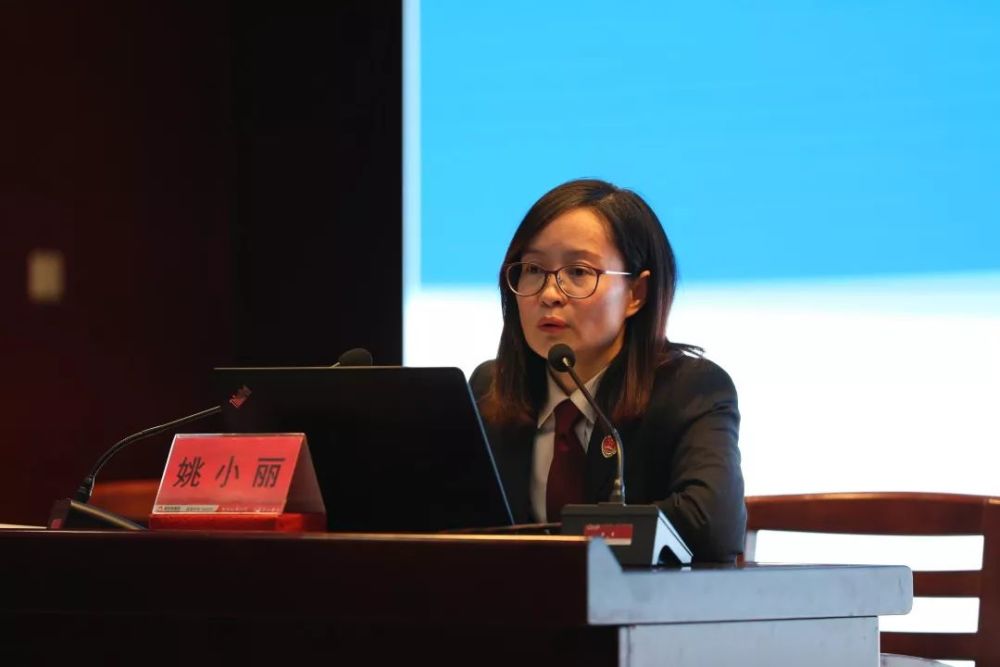 弘扬宪法精神送法进企业进校园进社区