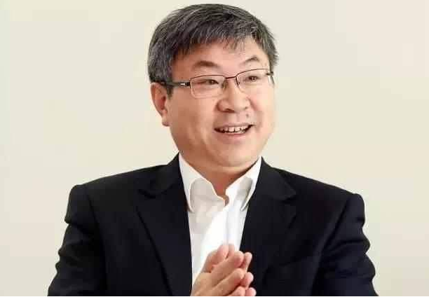 在很多年轻人心目中,尹同耀的知名度比仰融高了太多,至少仰融淡出江湖