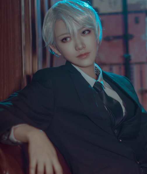 《冰上的尤里》维克托cos,帅气优雅尽显浪漫气质