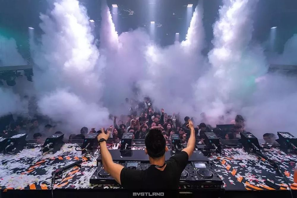 烂尾十年,苏纶场摇身一变成高端酒吧夜店了!这反差