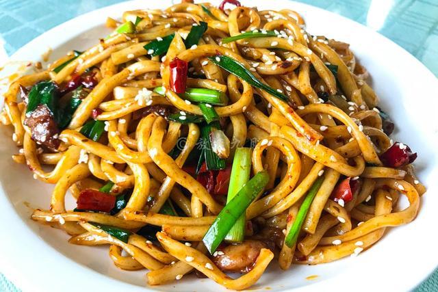 椒麻鸡,过油肉拌面味道都很一般.