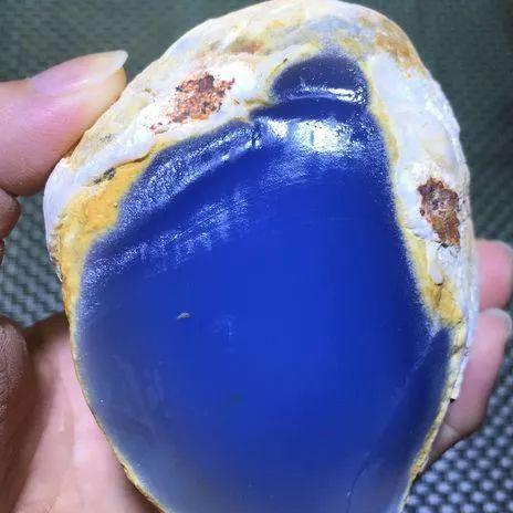 小伙万元捡漏买下一堆极品紫罗兰原石结果却是一场空欢喜