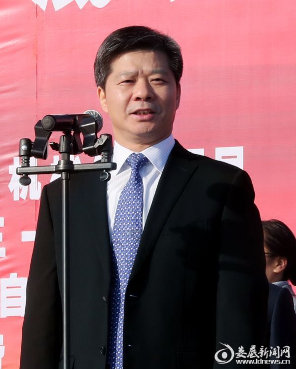 (娄底市委书记,市人大常委会主任李荐国出席娄底经开区会场,并宣布