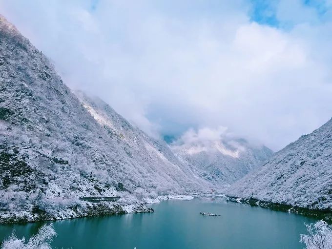 松坪沟的雪来去随意 偏又多情惹人