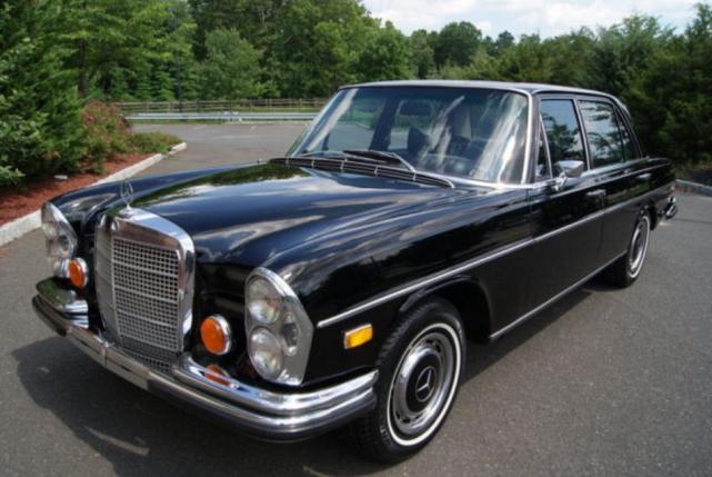 换句话说,280 sel是一款非常豪华的加长s级,外形华贵,内饰奢华,从1969