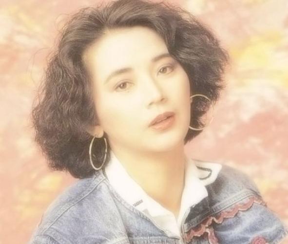 不幸的胡慧中 曾比肩林青霞却被骗拍风月片 初恋横死老公又坐牢 腾讯新闻