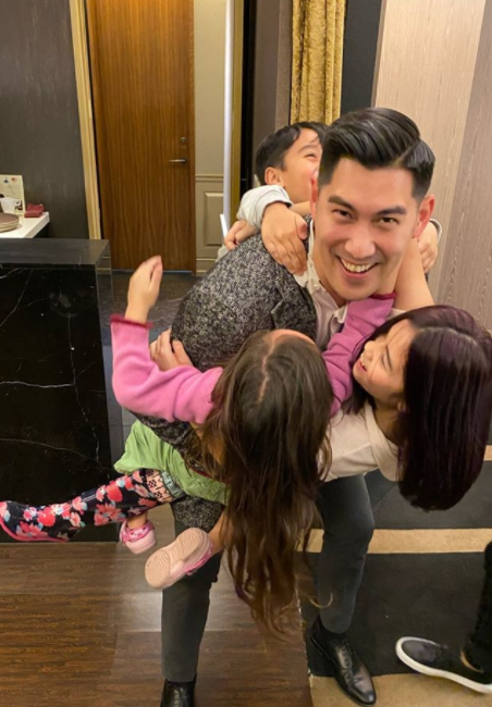 高以翔还未下葬,范玮琪老公约着毛加恩,蒋珅玮聚餐做游戏,都笑呵呵的