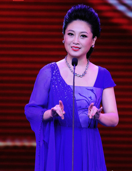 京剧演员姜亦珊离世!41岁的她穿私服气质典雅,换青衣美得闪耀