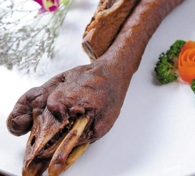 潮汕的卤鹅头售价700元,食神蔡澜吃了就上瘾,网友直言值得