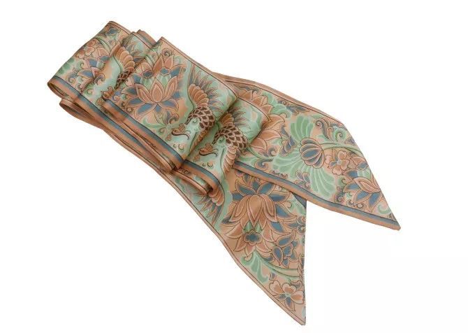 绚丽蚕娘舞,飞烟起岫裳