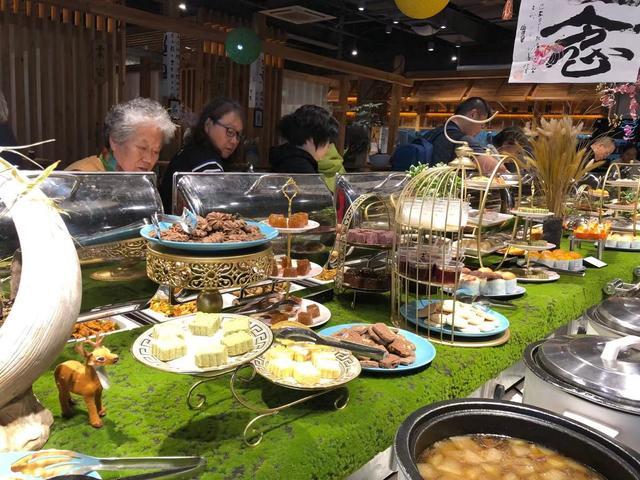 北京前门这家网红素食自助,新增麻辣烫后更受欢迎,56元贵吗?