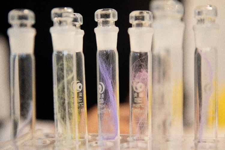 深圳高学生想做炫酷蜘蛛侠战衣彩色蛛丝蛋白项目获世界大赛冠军