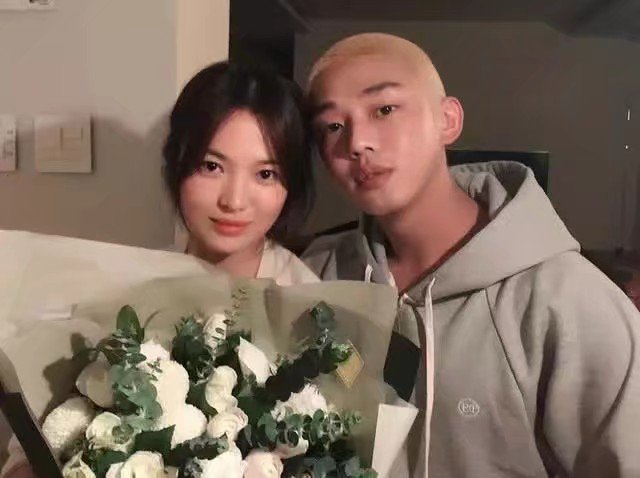 宋慧乔与宋仲基和好了 最新近照中 宋慧乔重新戴上婚戒 腾讯新闻