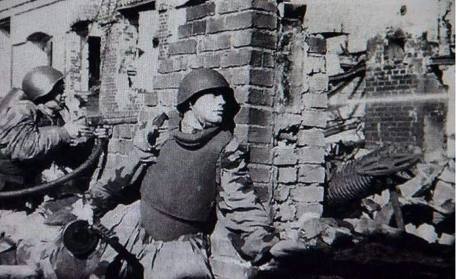 人们为何钟爱"乳法"?二战法国的抵抗时间,还不如苏联的一座大楼