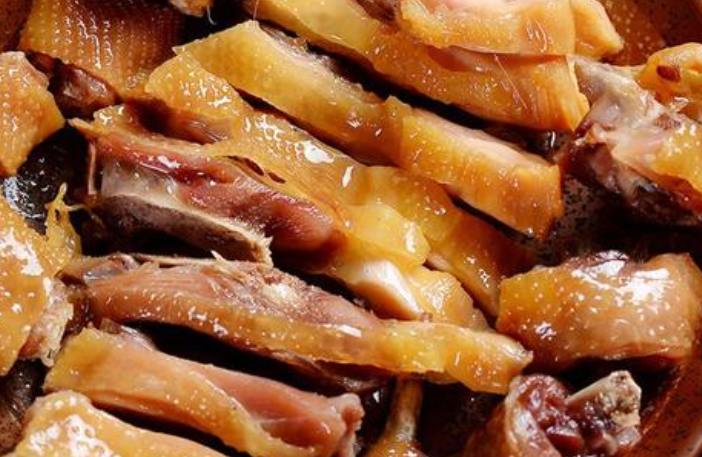 青辣椒炒腊鸡,贵州地方特色菜,又香又下饭