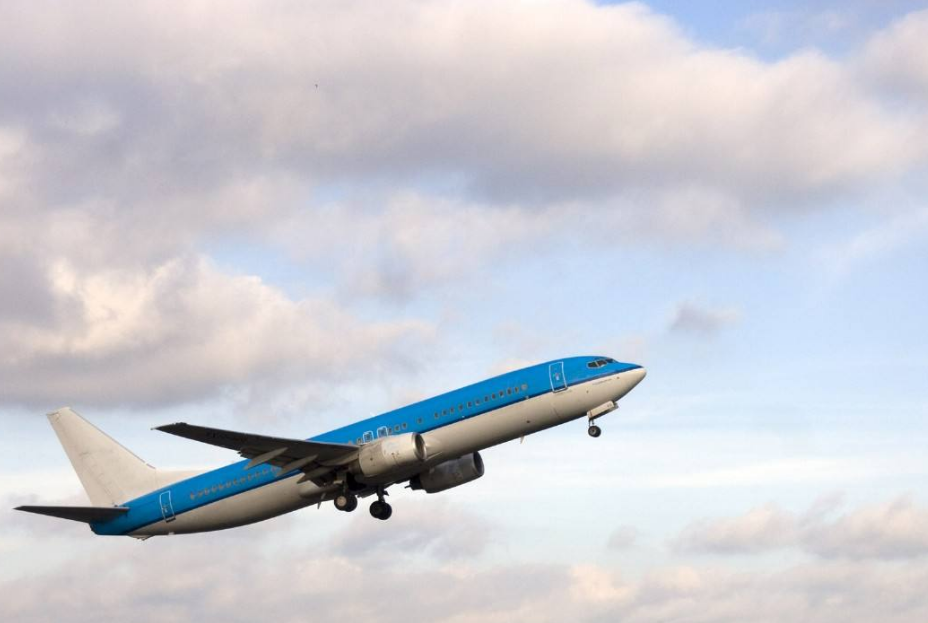 他花300万买 无限次机票 航空公司以为大赚 最后却后悔莫及 腾讯新闻