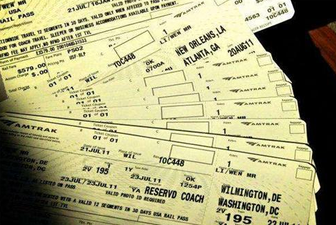 他花300万买 无限次机票 航空公司以为大赚 最后却后悔莫及 腾讯新闻