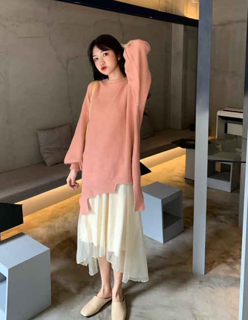 粉色慵懒风毛衣搭配半身裙淑女范十足