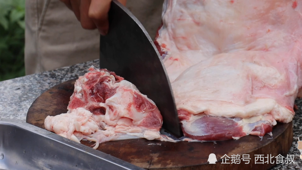 来自大西北的羊肉正宗做法,吃完还要舔手指的经典手抓羊肉